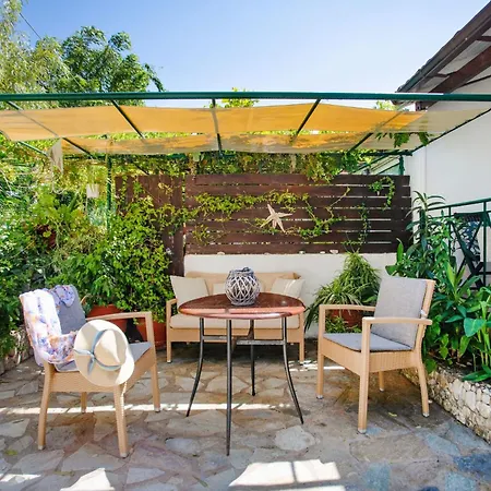House Varvara